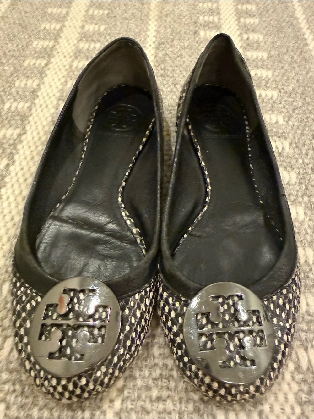 Tory Burch Size 6 Black Snakeskin-Print Logo Round-Toe Ballet Flats